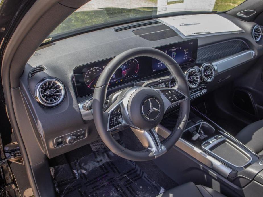 new 2024 Mercedes-Benz GLB 250 car, priced at $54,085