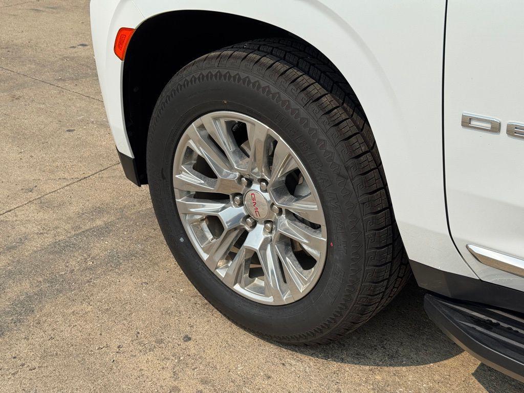 used 2023 GMC Yukon XL car, priced at $52,096