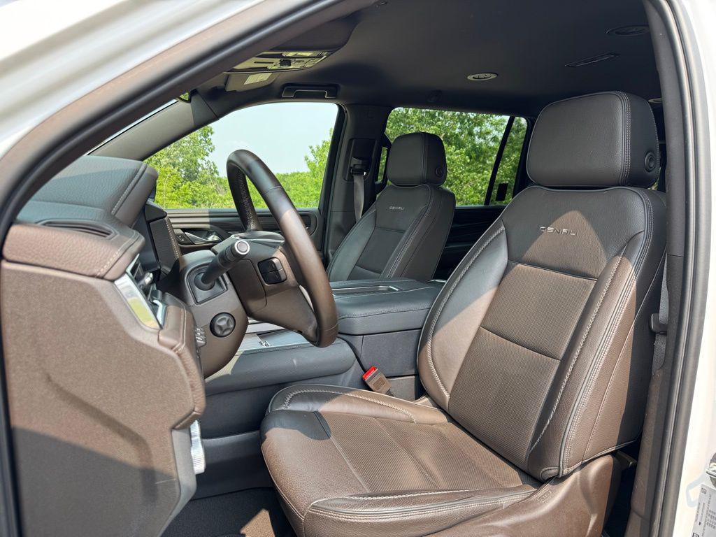 used 2023 GMC Yukon XL car, priced at $52,096