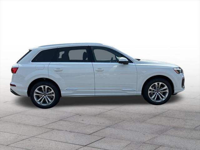 new 2025 Audi Q7 car, priced at $75,930