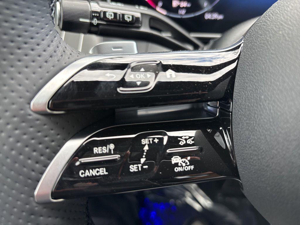 new 2025 Mercedes-Benz GLC 350e car, priced at $72,268