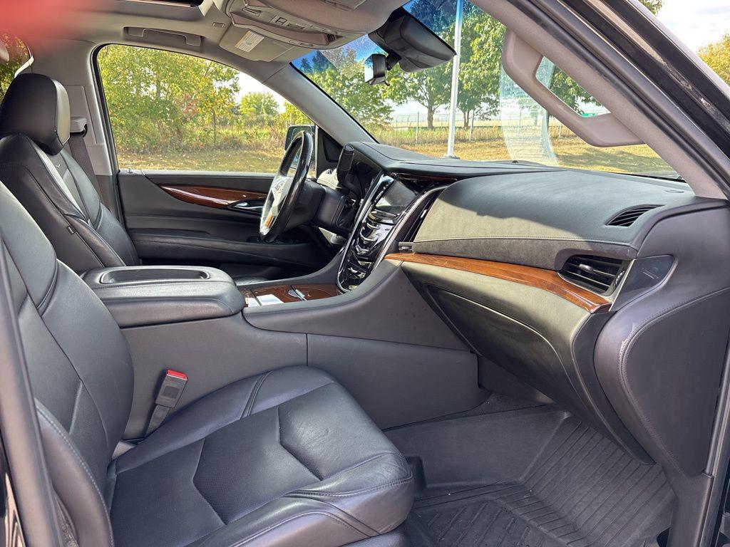 used 2020 Cadillac Escalade car, priced at $35,669