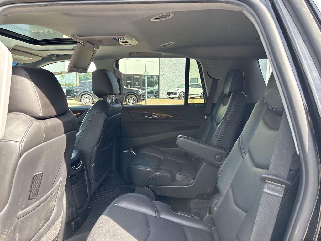 used 2020 Cadillac Escalade car, priced at $35,669