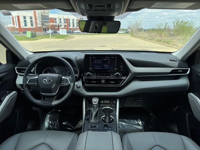 used 2022 Toyota Highlander car, priced at $37,871