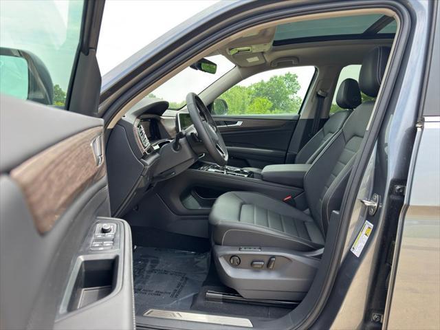 new 2025 Volkswagen Atlas car, priced at $48,072