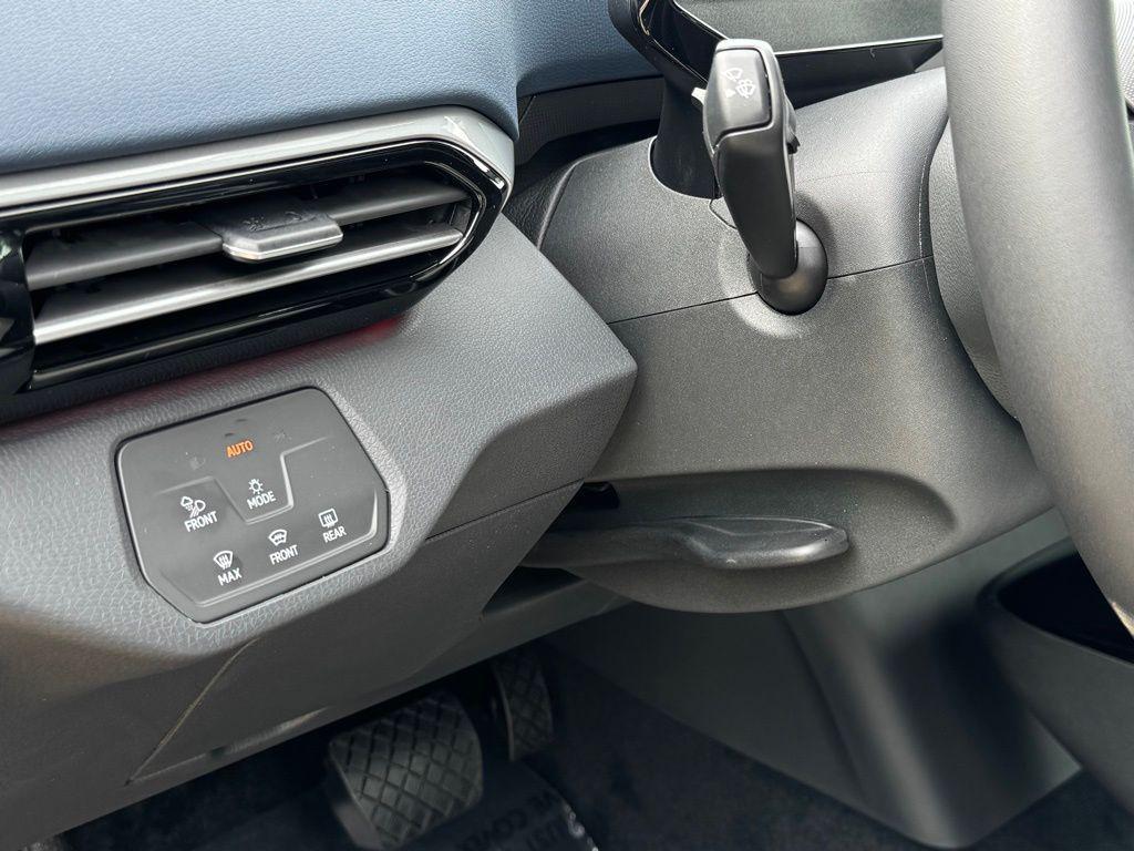 new 2025 Volkswagen ID.4 car, priced at $49,125