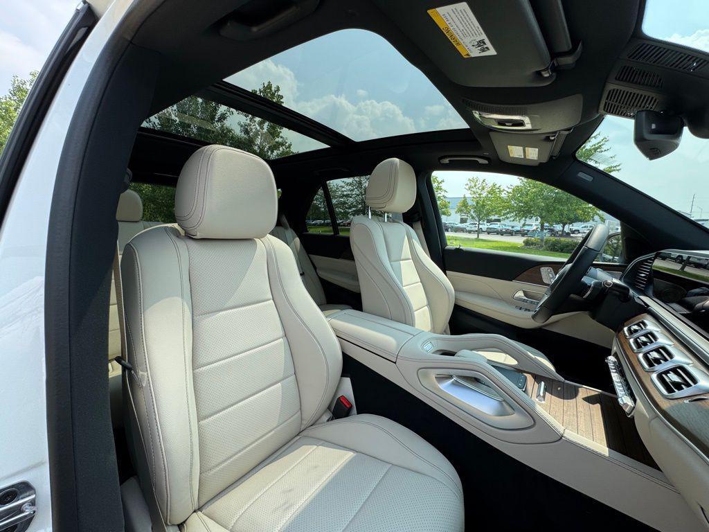 new 2025 Mercedes-Benz GLE 450 car, priced at $86,098