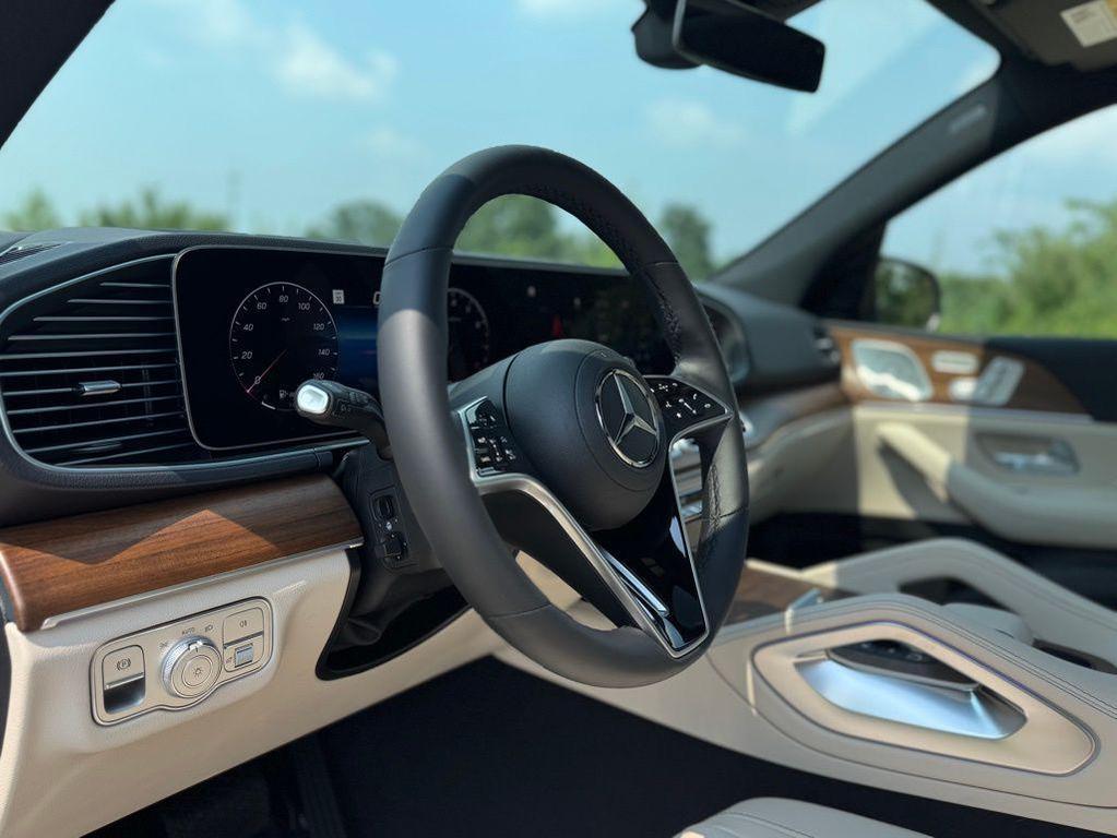 new 2025 Mercedes-Benz GLE 450 car, priced at $86,098
