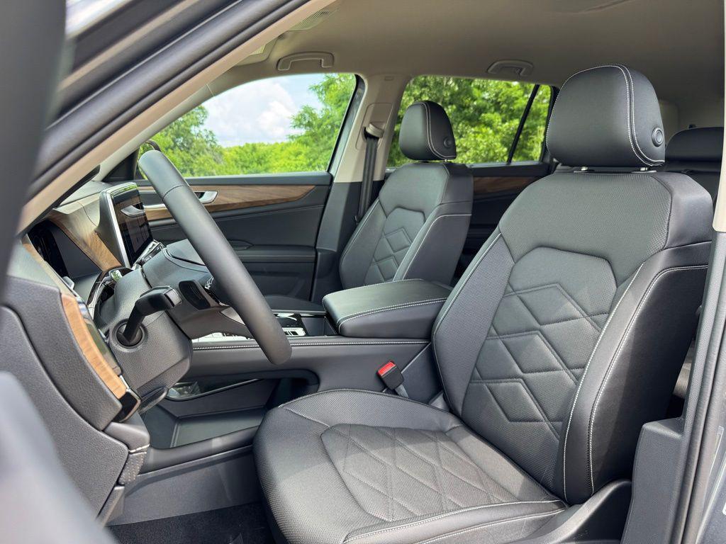 new 2025 Volkswagen Atlas car, priced at $42,841