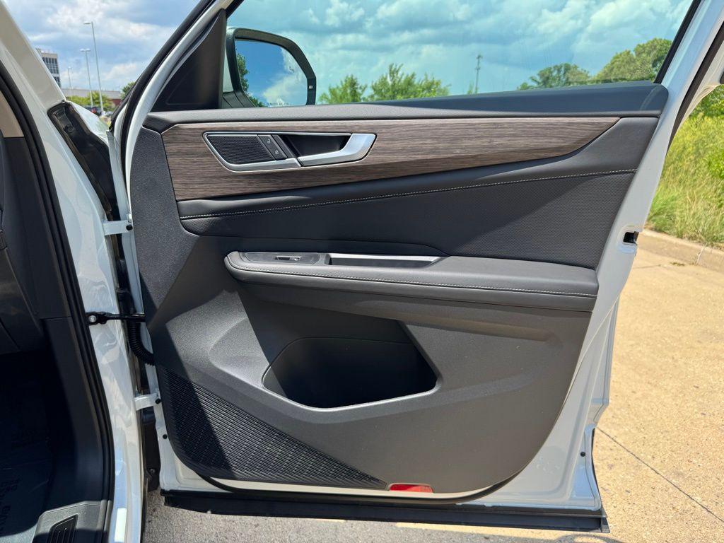 new 2025 Volkswagen Atlas car, priced at $47,112