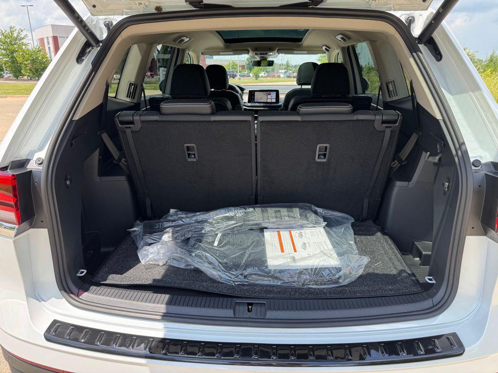 new 2025 Volkswagen Atlas car, priced at $47,112