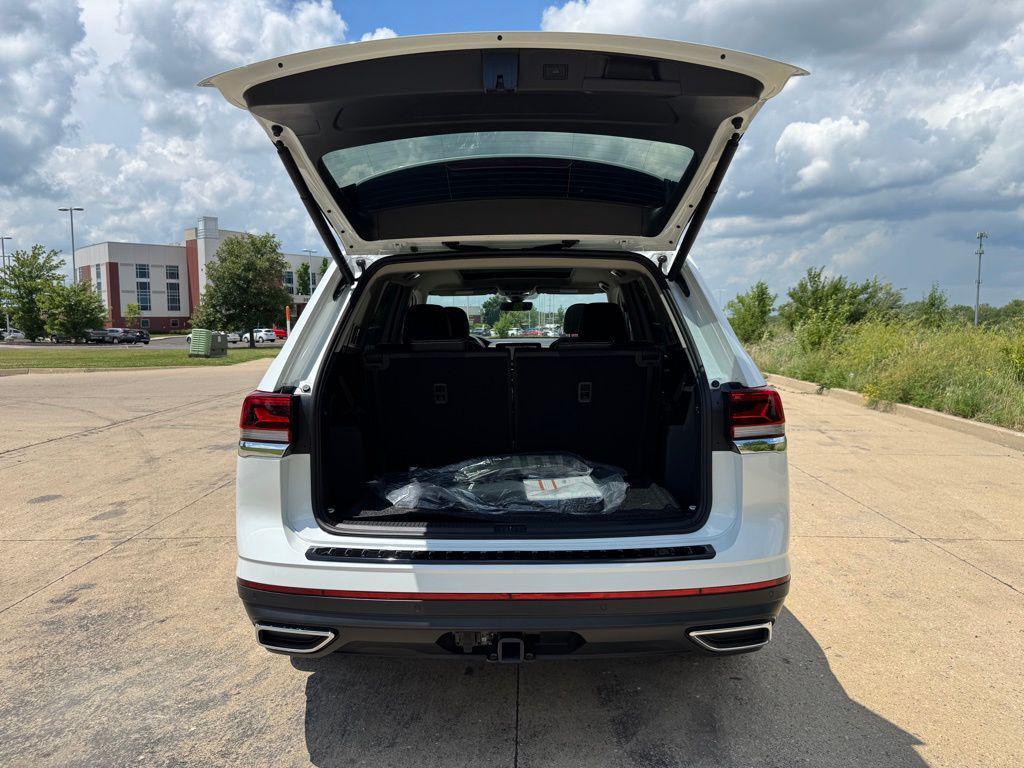 new 2025 Volkswagen Atlas car, priced at $47,112