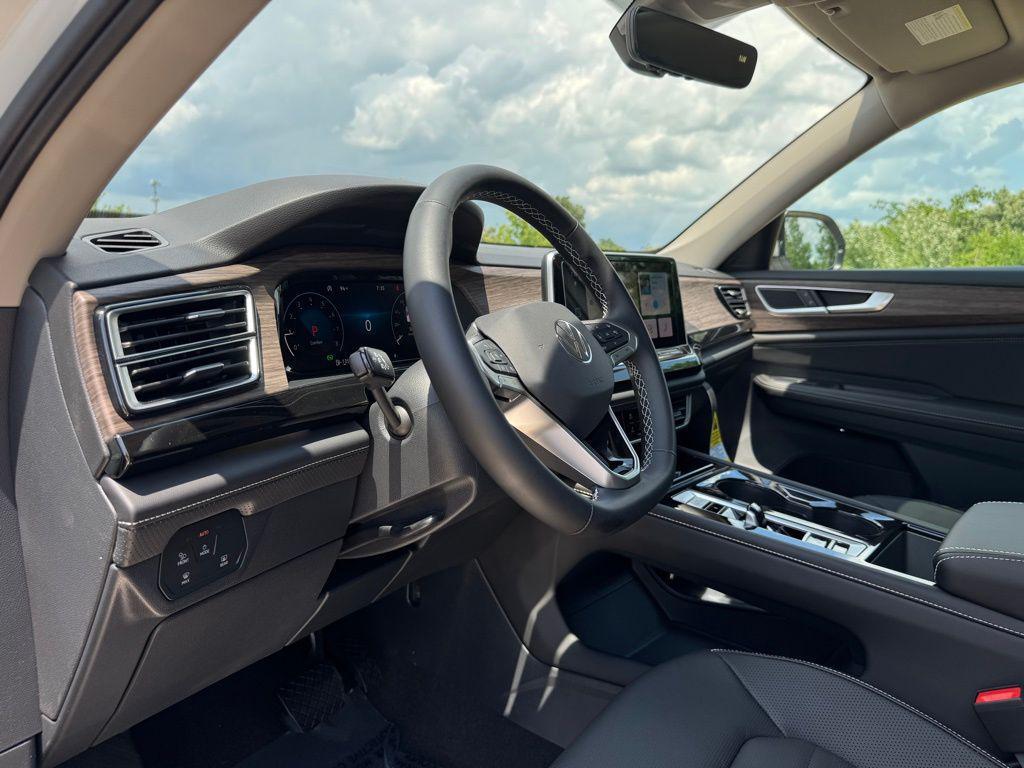 new 2025 Volkswagen Atlas car, priced at $47,112