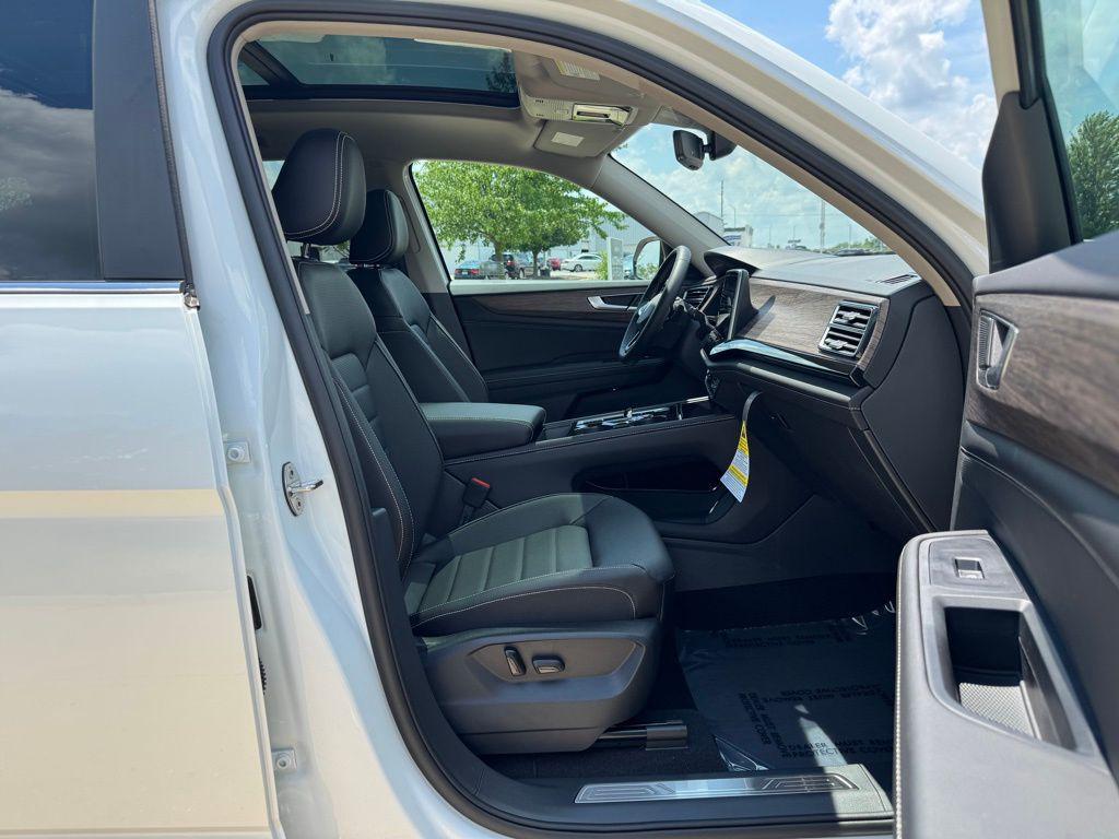 new 2025 Volkswagen Atlas car, priced at $47,112