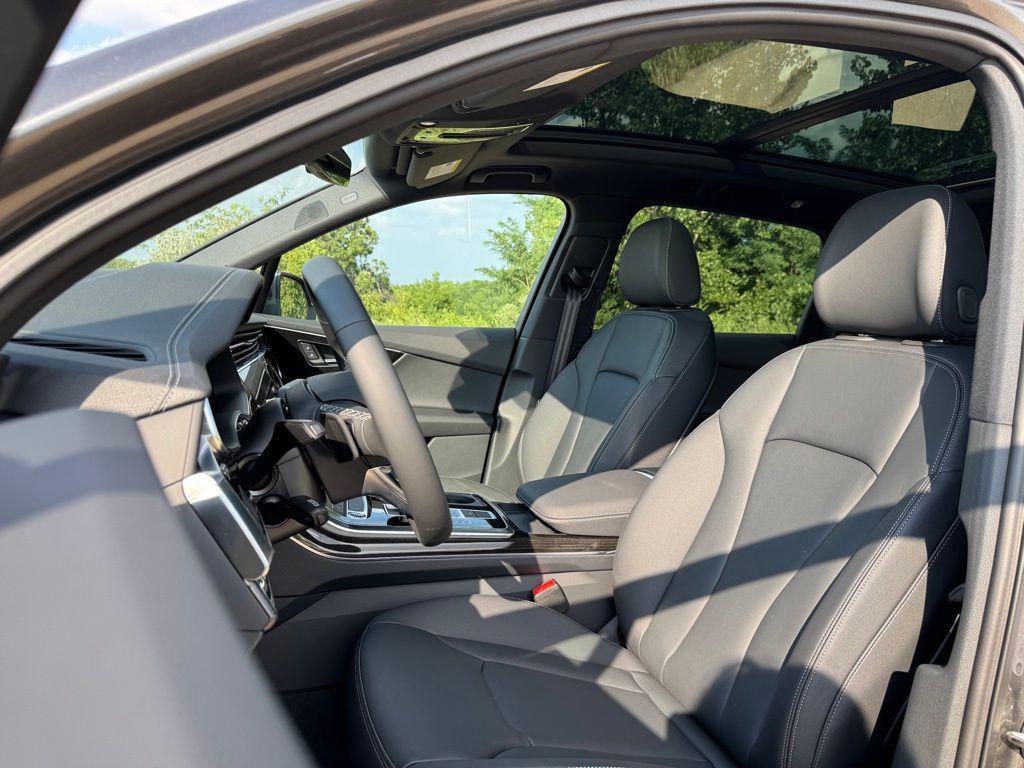 new 2025 Audi Q7 car, priced at $58,411