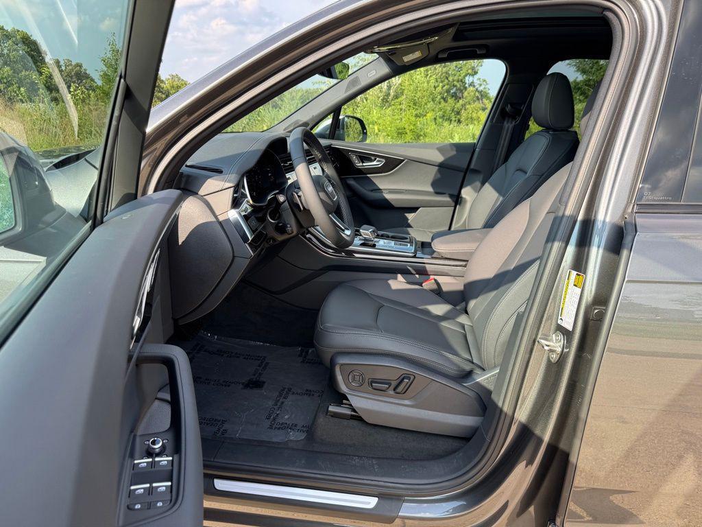 new 2025 Audi Q7 car, priced at $58,411