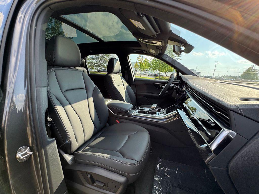 new 2025 Audi Q7 car, priced at $58,411
