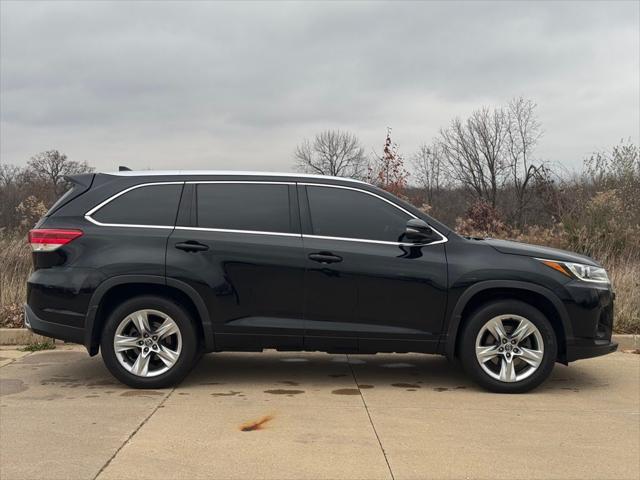 used 2018 Toyota Highlander car, priced at $23,652