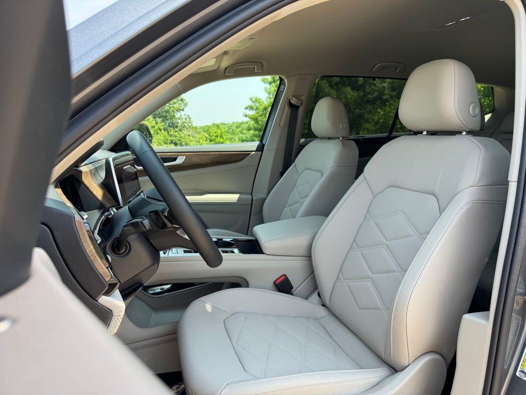 new 2025 Volkswagen Atlas car, priced at $42,841