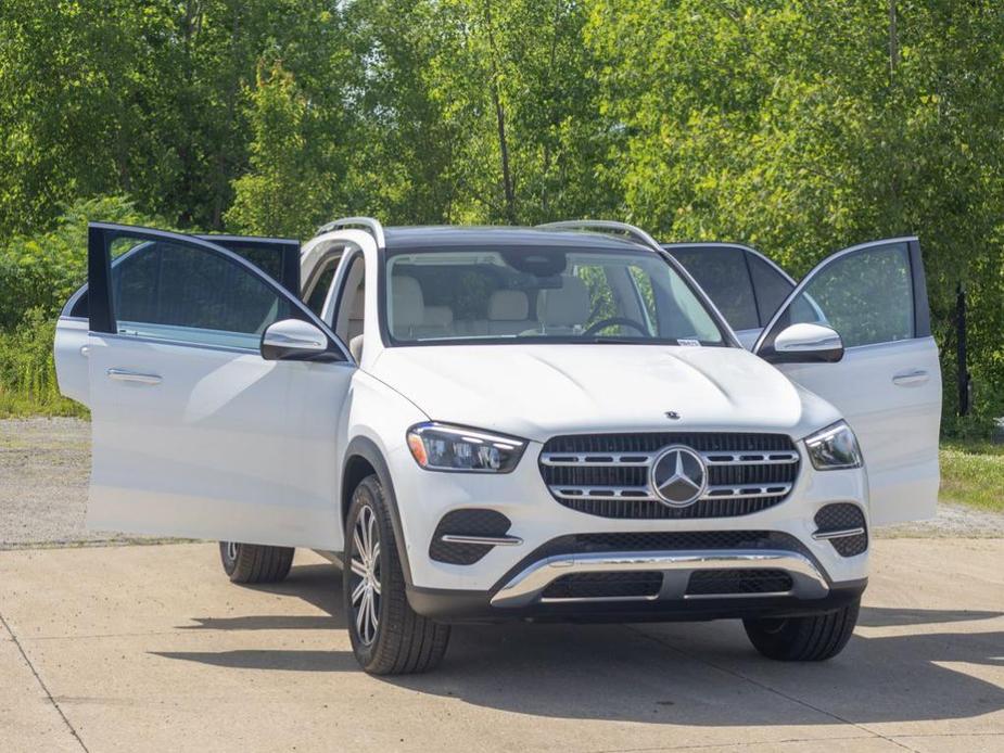 new 2024 Mercedes-Benz GLE 450 car, priced at $75,925