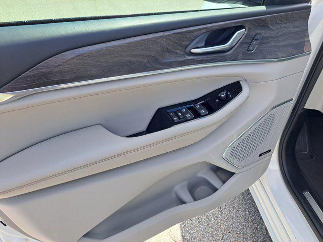 used 2023 Jeep Grand Cherokee car, priced at $34,778