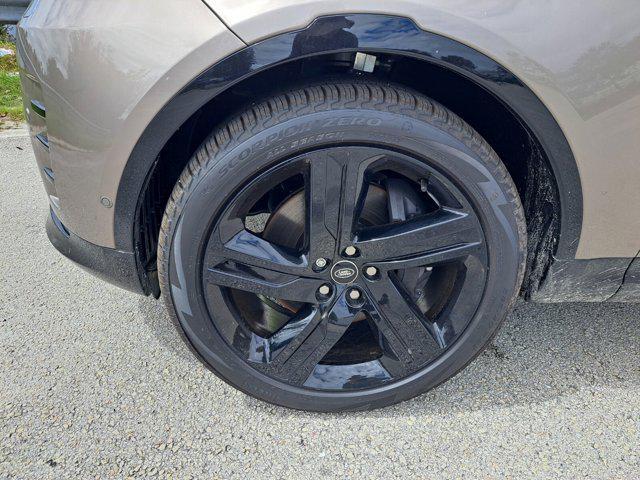 new 2025 Land Rover Discovery car, priced at $80,813