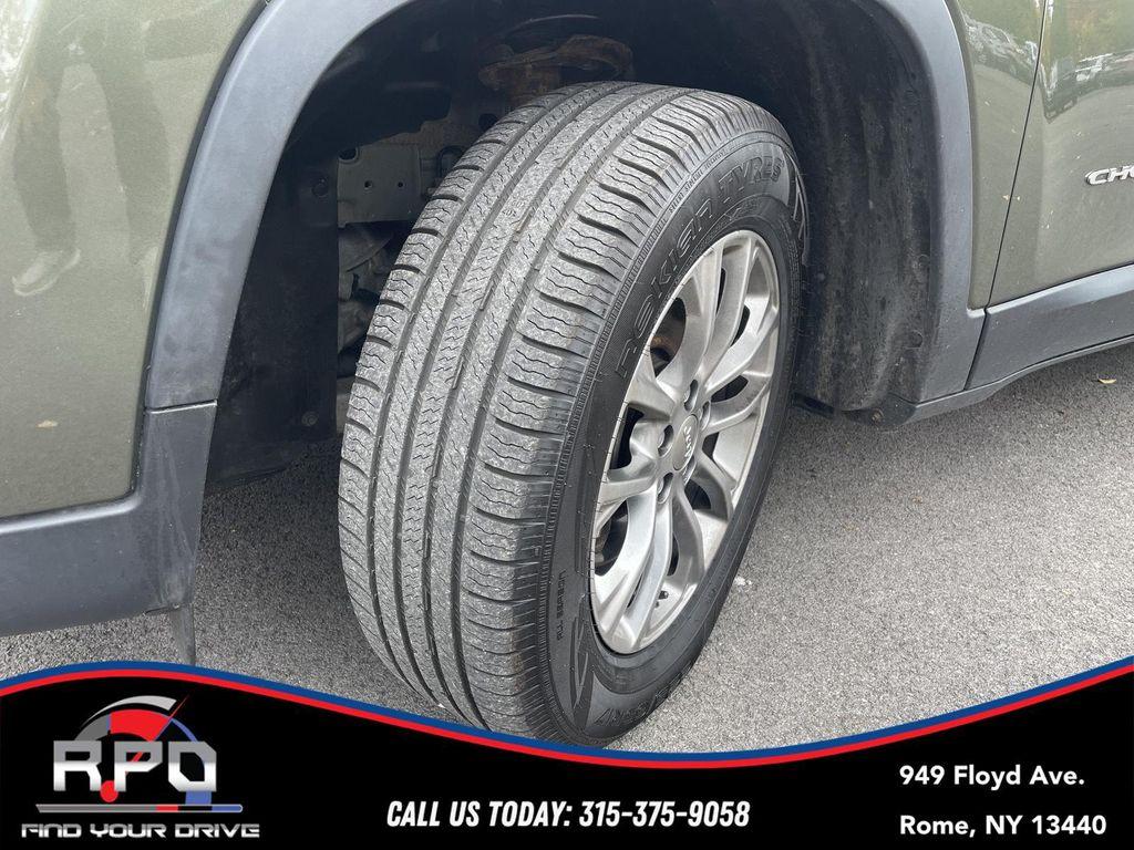 used 2019 Jeep Cherokee car, priced at $16,495