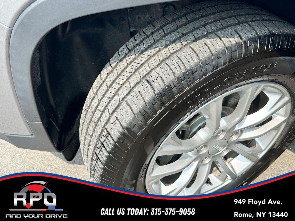 used 2019 Jeep Cherokee car, priced at $15,198