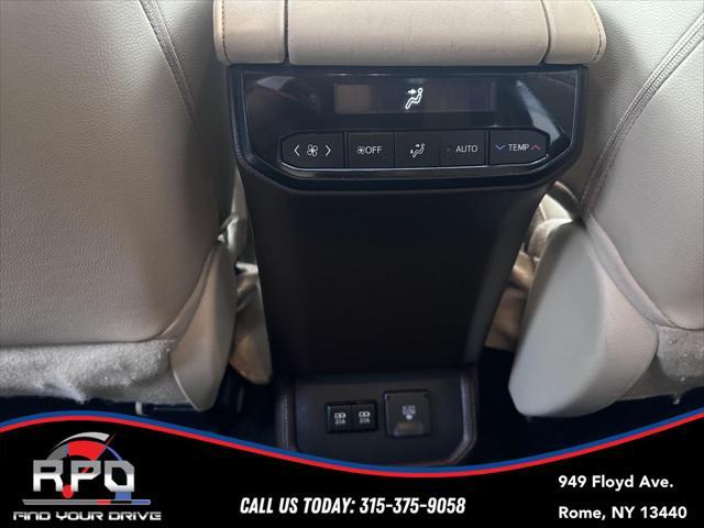used 2020 Toyota Highlander car, priced at $29,550
