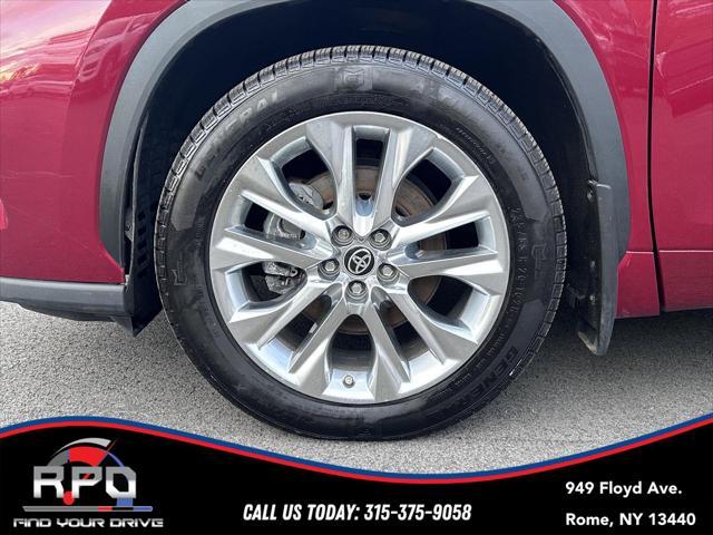 used 2020 Toyota Highlander car, priced at $29,550