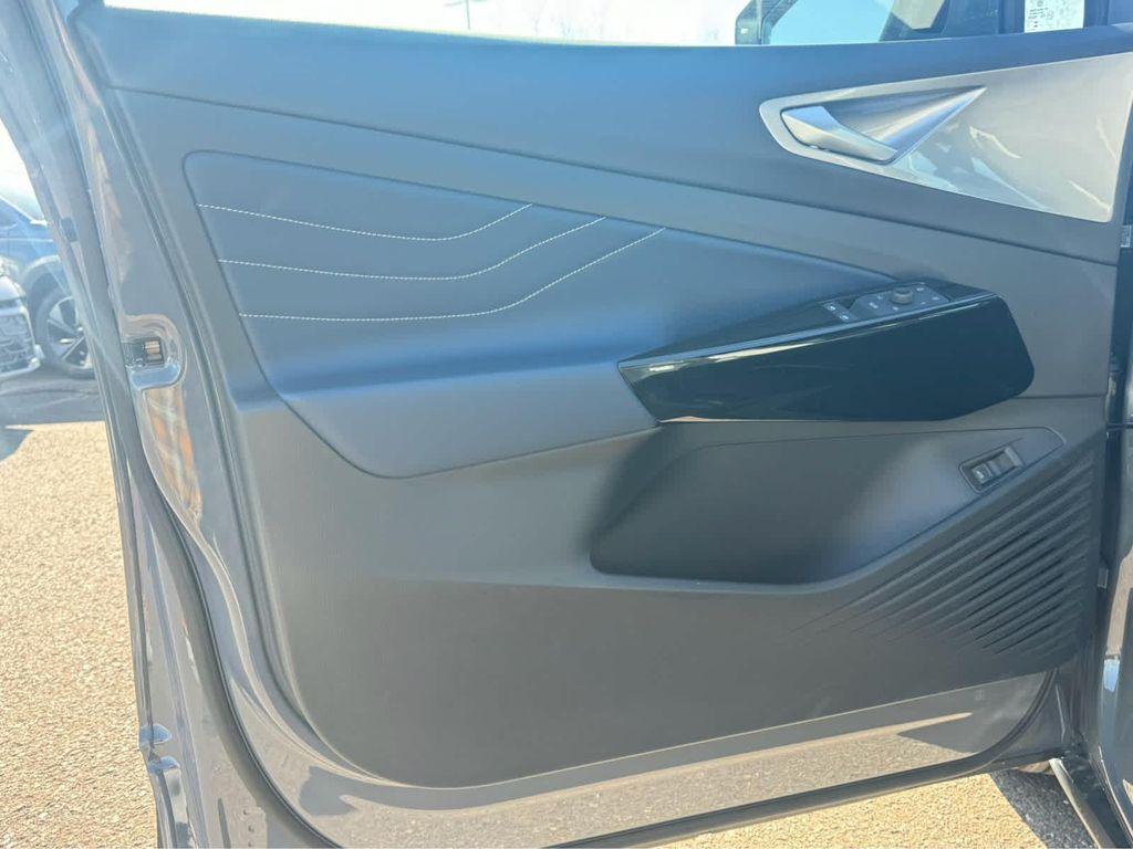 new 2025 Volkswagen ID.4 car, priced at $57,961