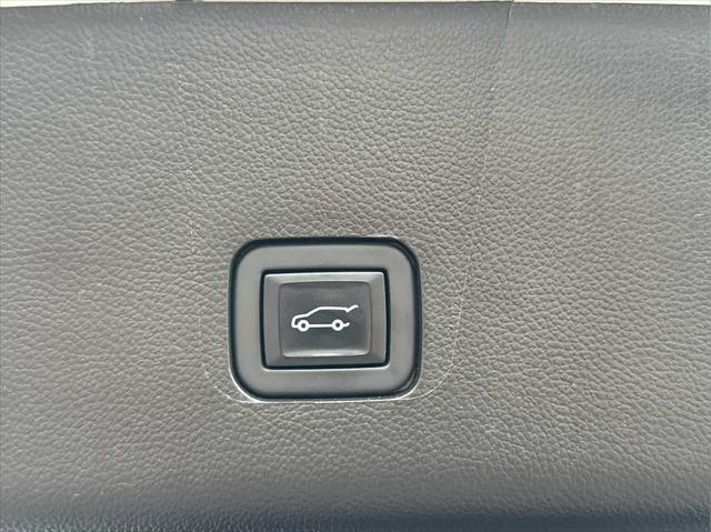 used 2023 Chevrolet Traverse car, priced at $33,999