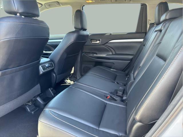 used 2018 Toyota Highlander car, priced at $24,399