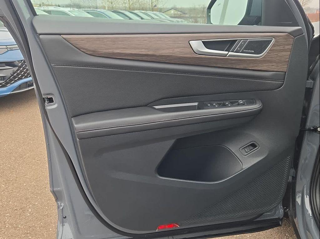 new 2026 Volkswagen Atlas car, priced at $58,454