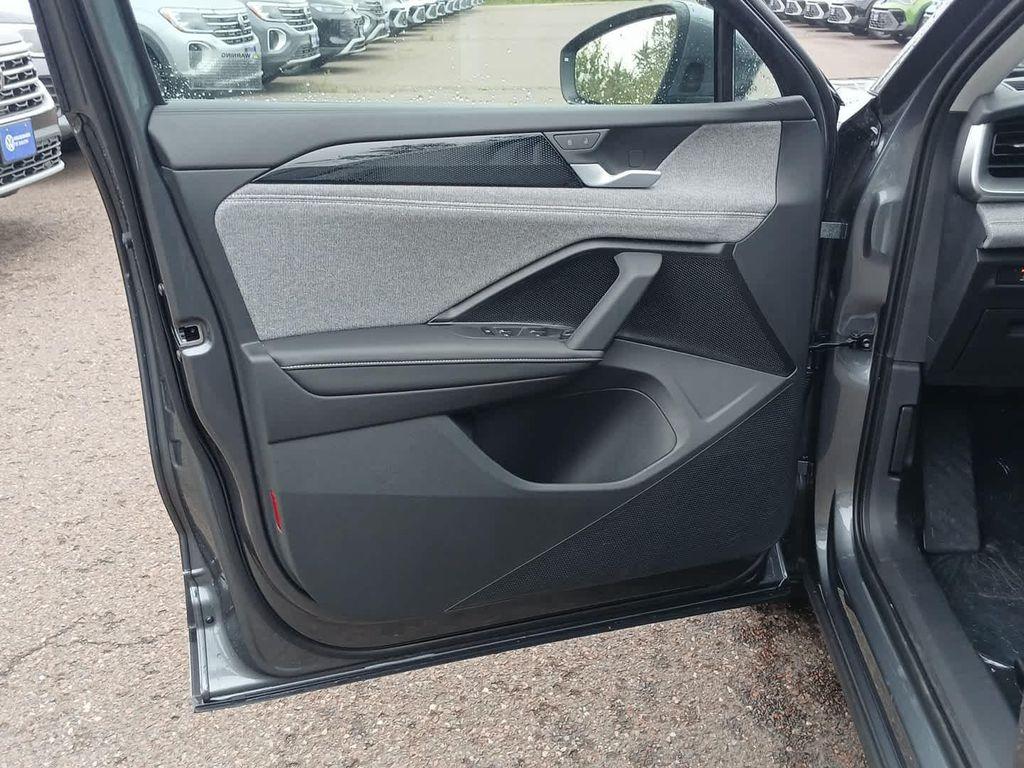 new 2025 Volkswagen Tiguan car, priced at $33,076