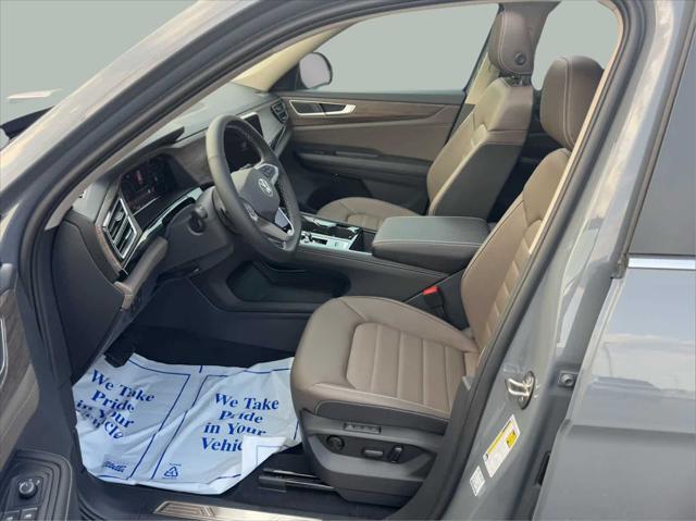 new 2025 Volkswagen Atlas car, priced at $52,001