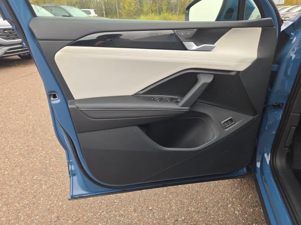 new 2025 Volkswagen Tiguan car, priced at $37,731