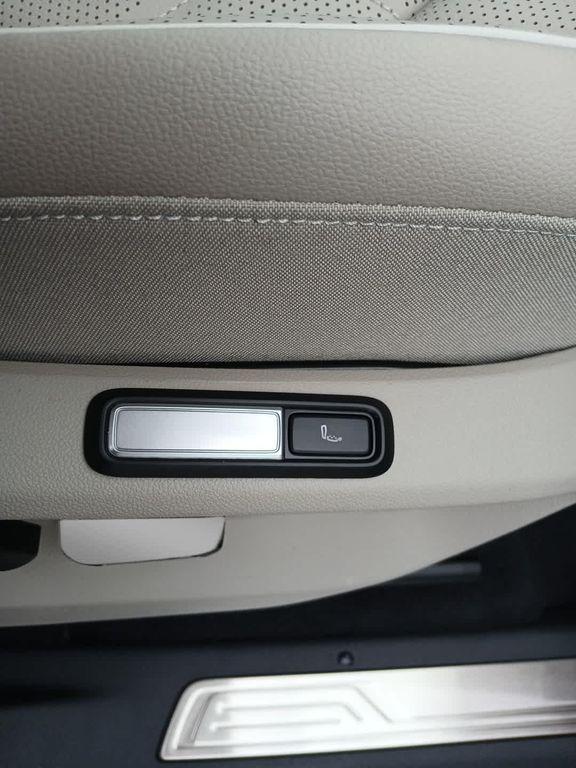 new 2026 Volkswagen Atlas car, priced at $56,648