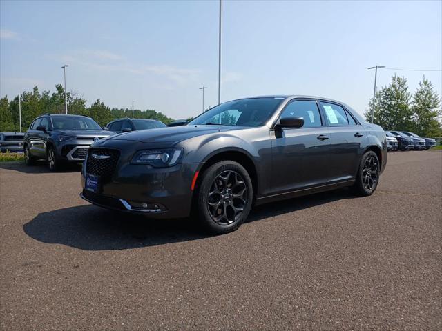 used 2019 Chrysler 300 car