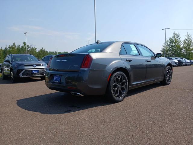 used 2019 Chrysler 300 car