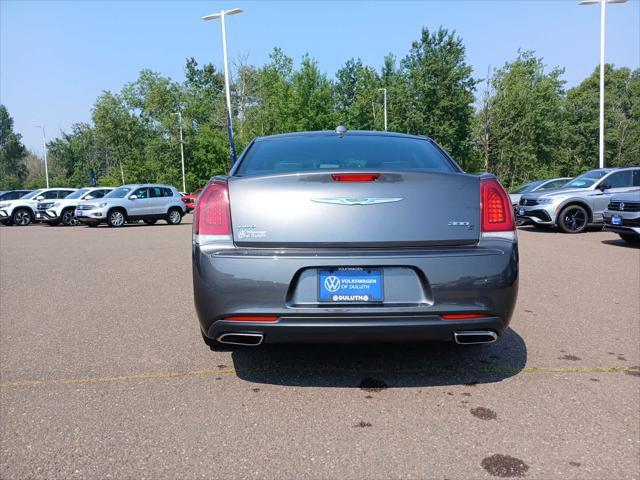used 2019 Chrysler 300 car