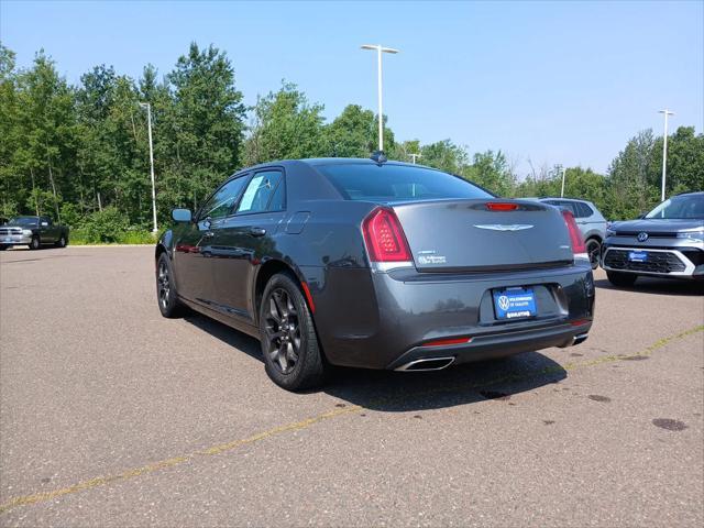 used 2019 Chrysler 300 car