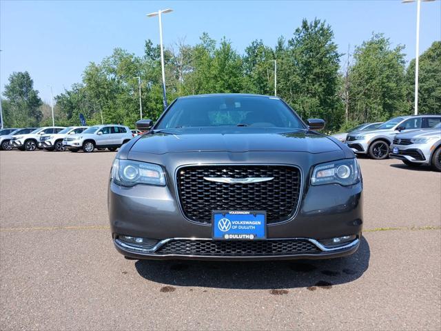 used 2019 Chrysler 300 car