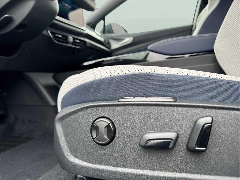 new 2025 Volkswagen ID.4 car, priced at $55,276