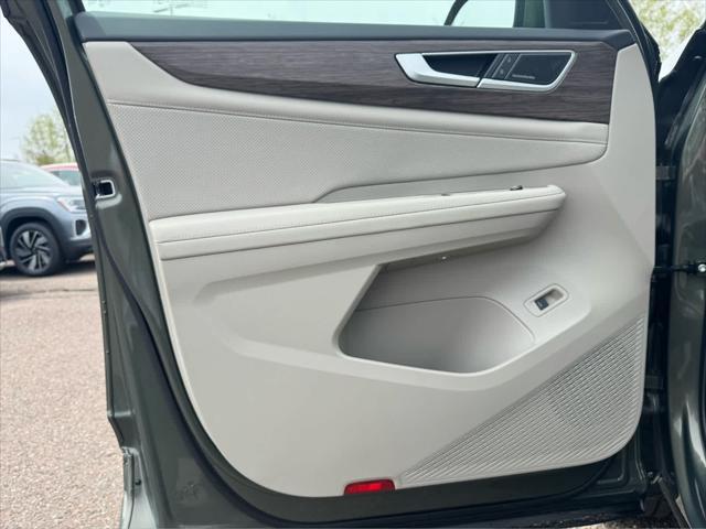 new 2025 Volkswagen Atlas car, priced at $55,560