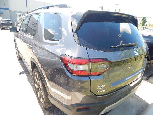 used 2025 Honda Pilot car, priced at $47,998