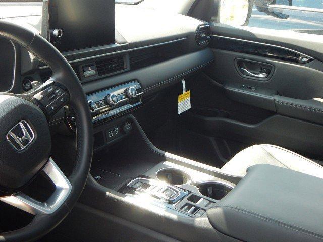 used 2025 Honda Pilot car, priced at $47,998