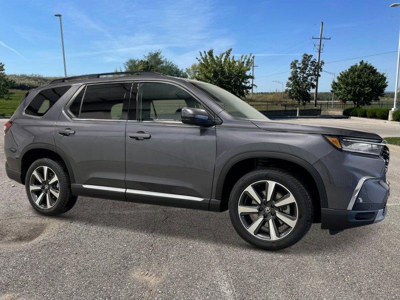 new 2025 Honda Pilot car, priced at $51,050