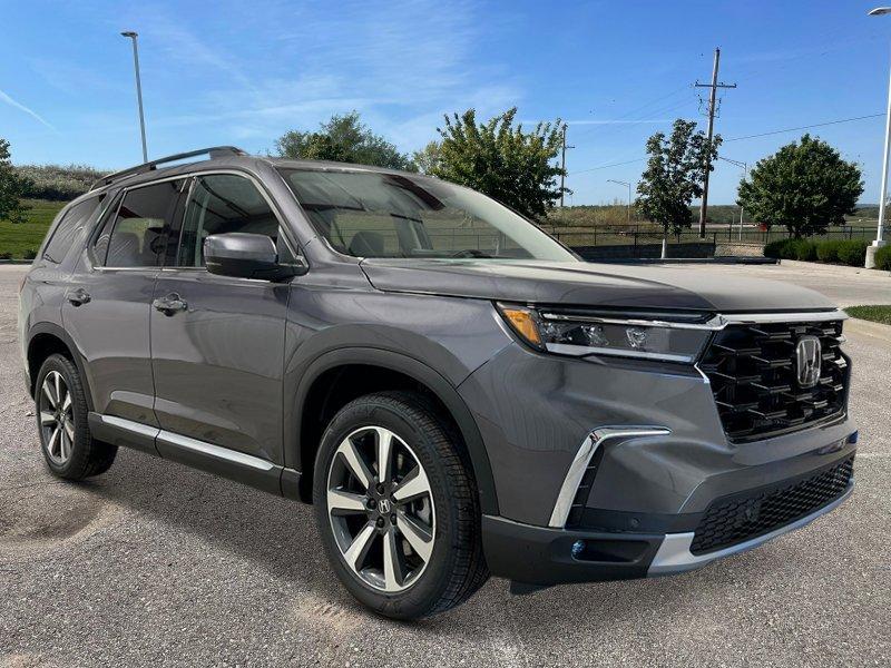 new 2025 Honda Pilot car, priced at $51,050