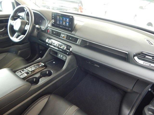 used 2023 Honda Pilot car, priced at $40,995